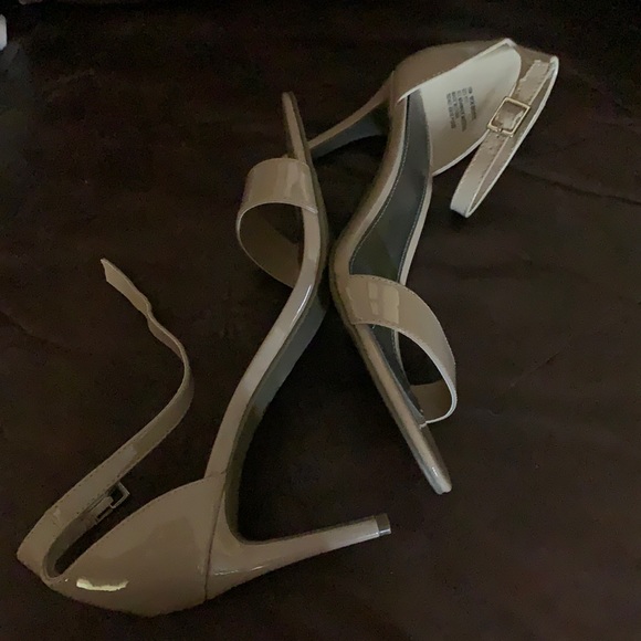 Never worn, Worthington from JCPenny. Size 10, fits a little bigger. - Picture 1 of 3